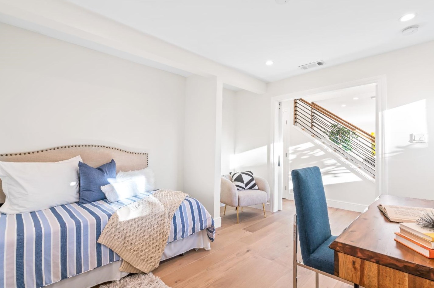 1324 Bel Aire Rd, San Mateo CA  94402-3650 exterior