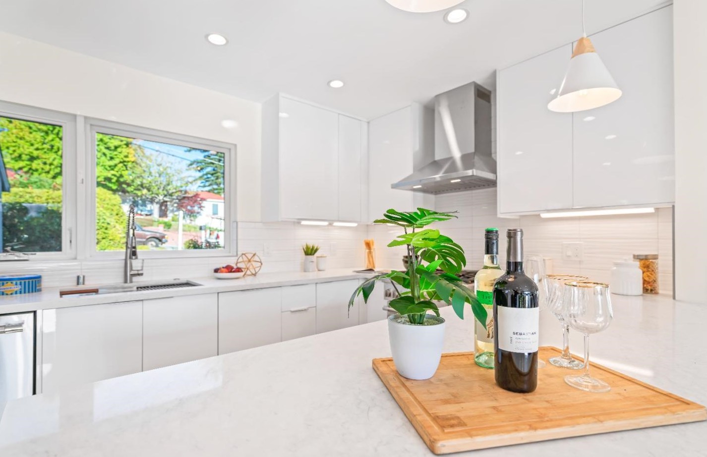 1324 Bel Aire Rd, San Mateo CA  94402-3650 exterior