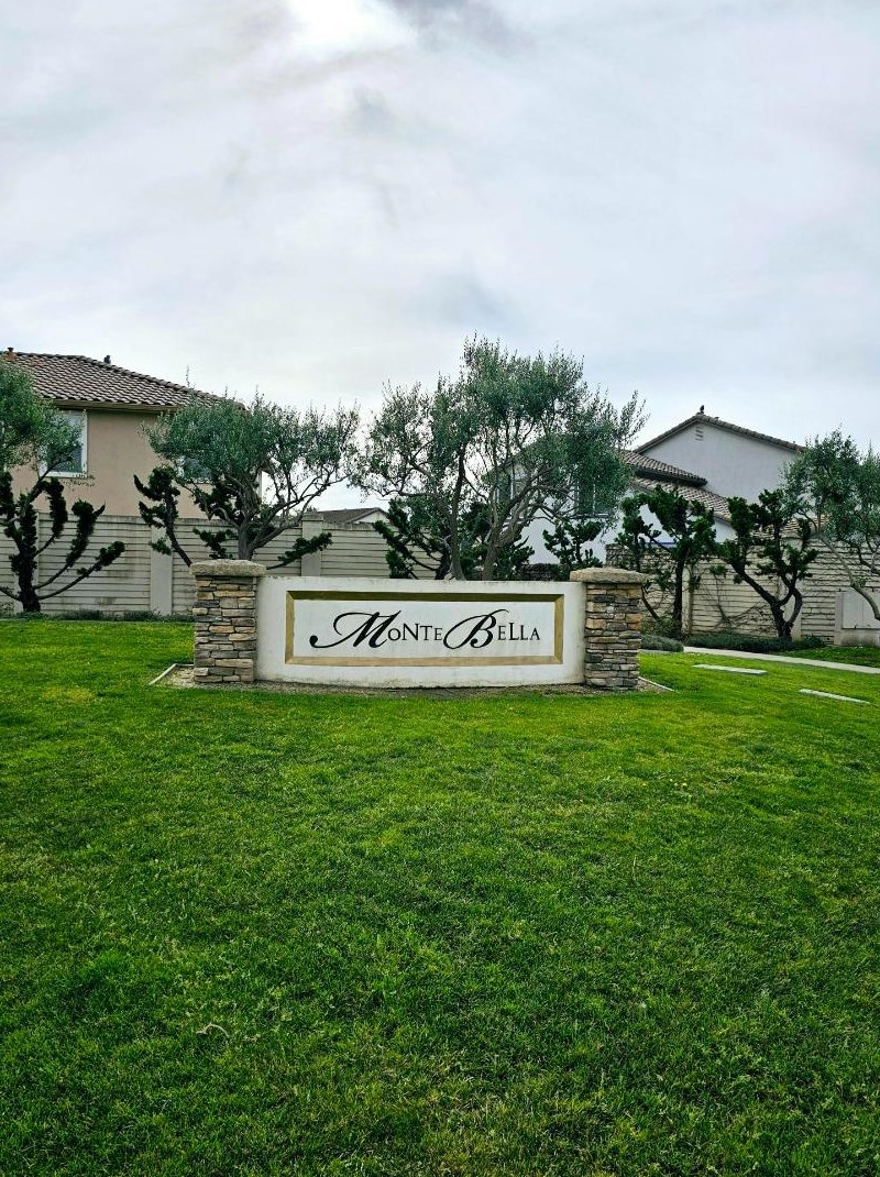 1646 Piazza Dr, Salinas CA  93905-2258 exterior