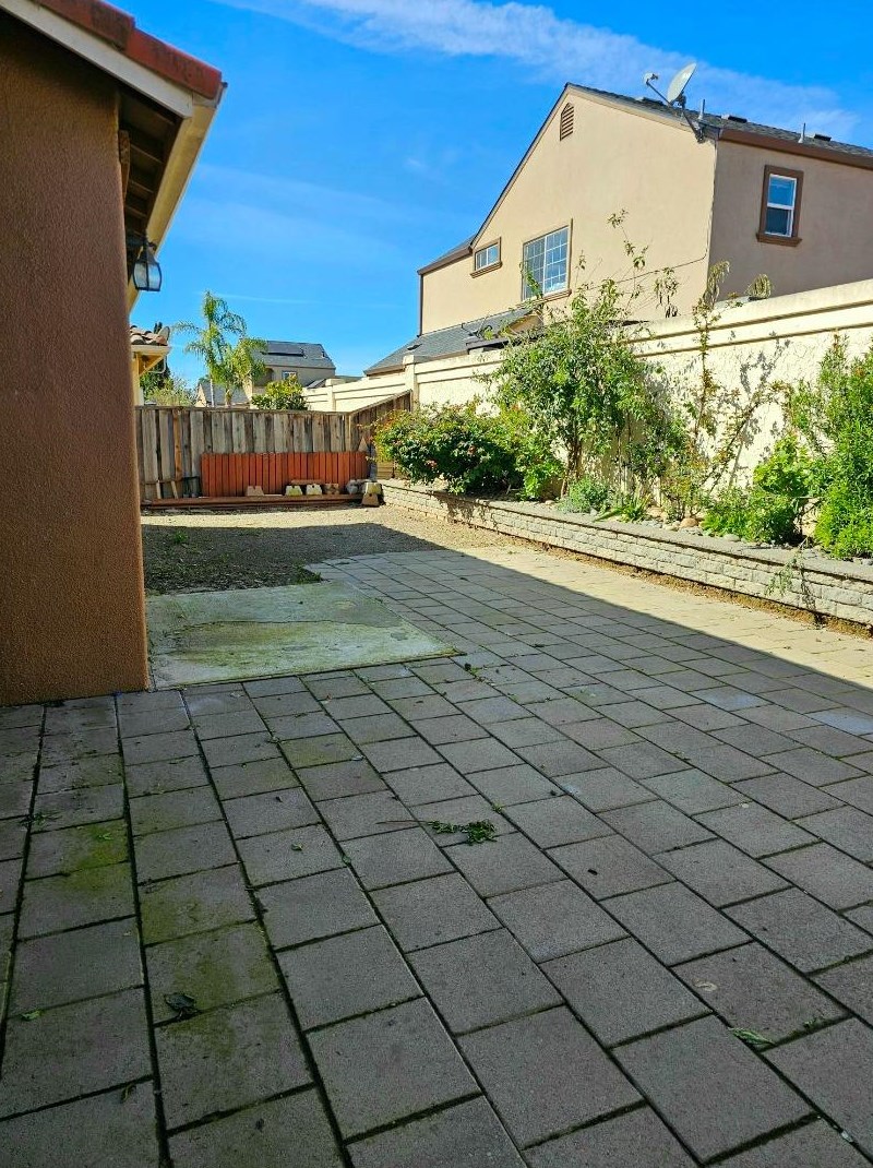 1646 Piazza Dr, Salinas CA  93905-2258 exterior