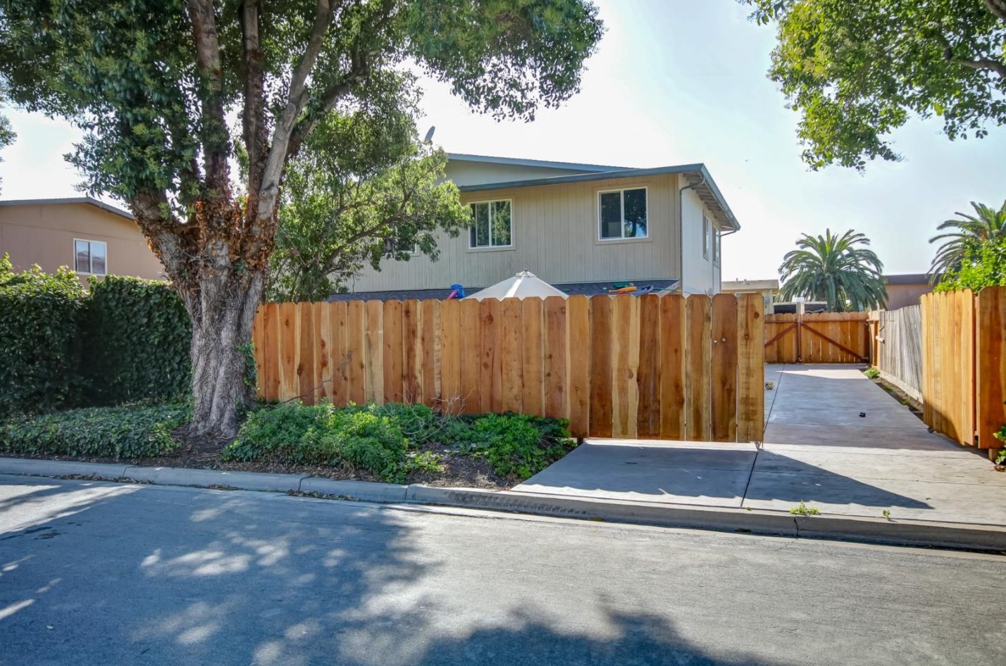 1350 San Blanco Dr, Salinas, CA 93901-1749