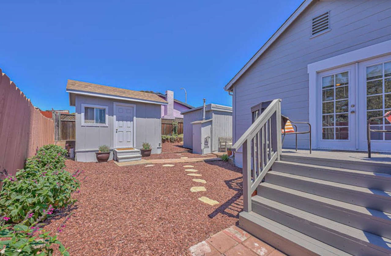 1693 Vallejo St, Seaside CA 93955-3973 exterior