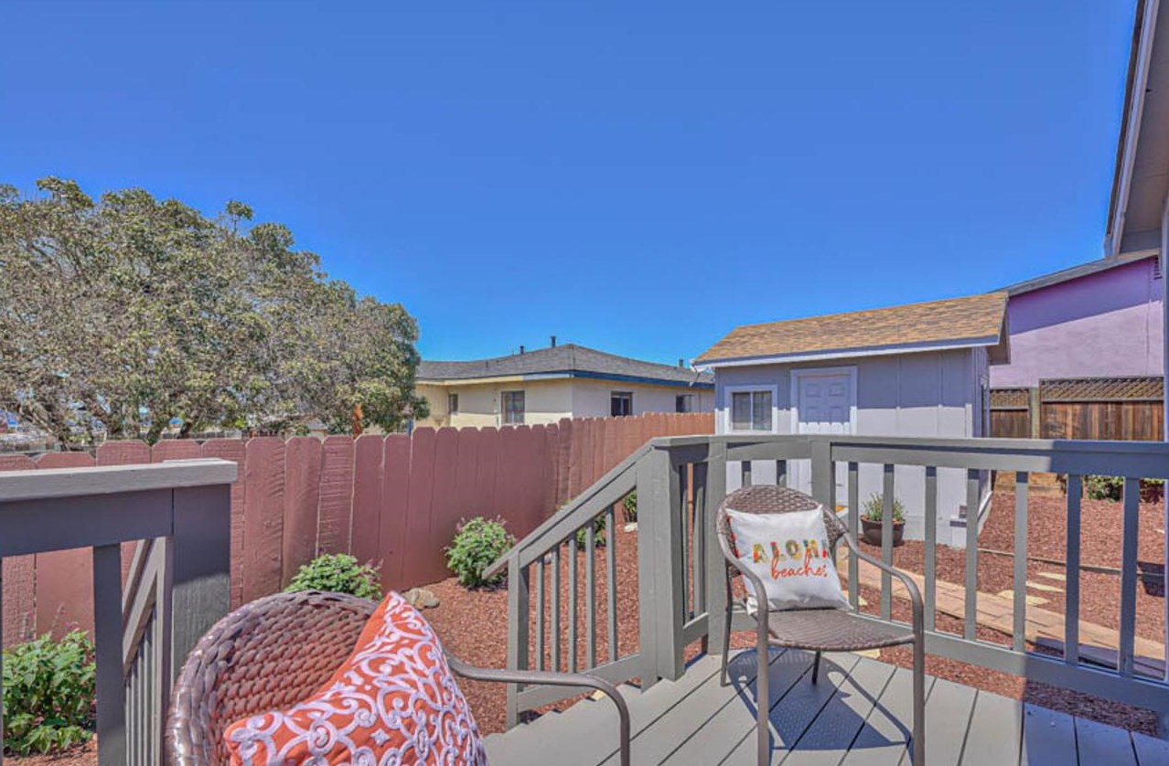 1693 Vallejo St, Seaside CA 93955-3973 exterior