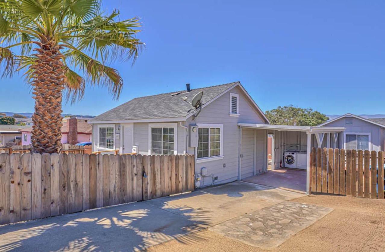 1693 Vallejo St, Seaside, CA 93955-4521