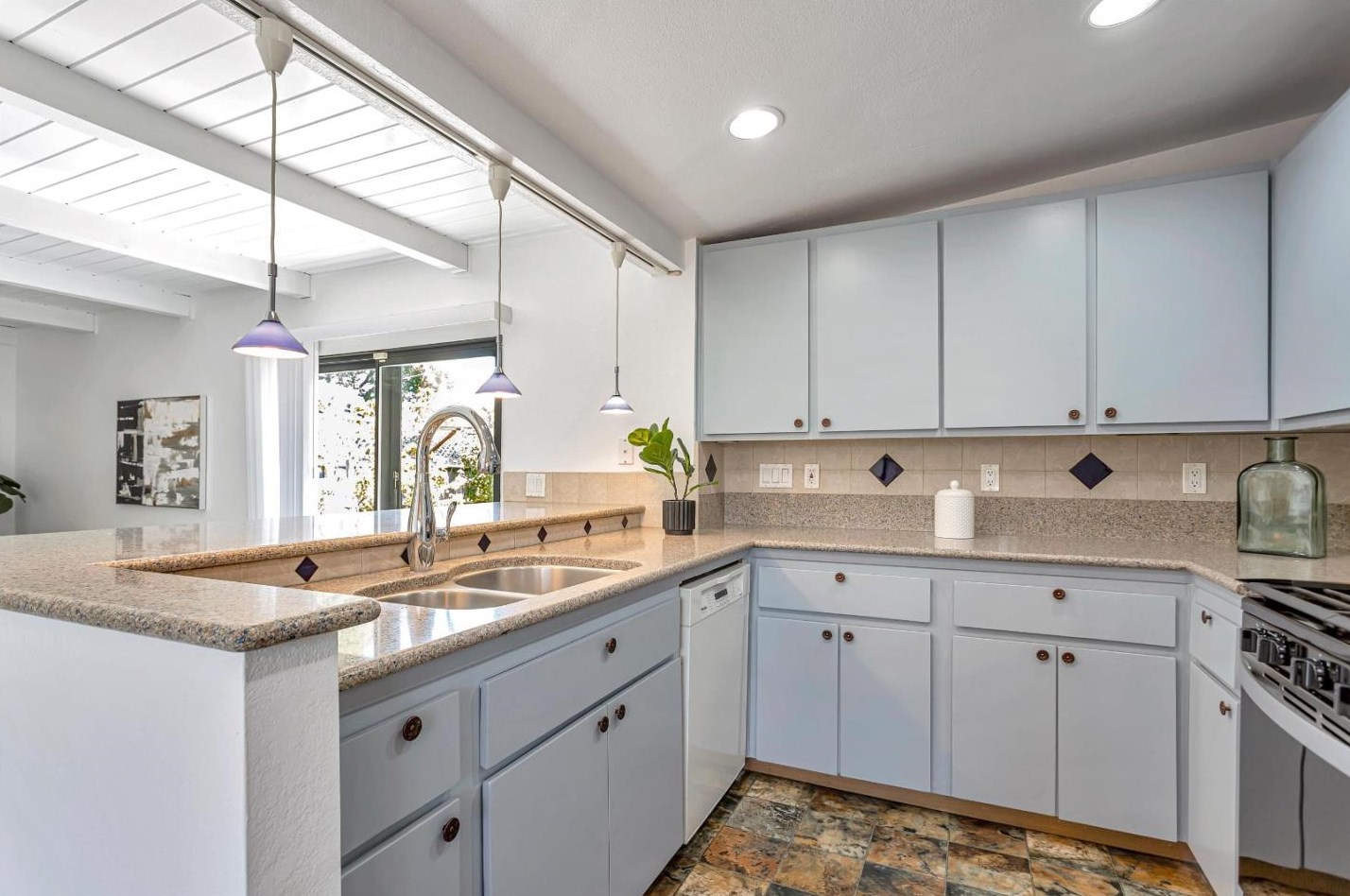 449 Navajo Dr, Salinas, CA 93906-2713
