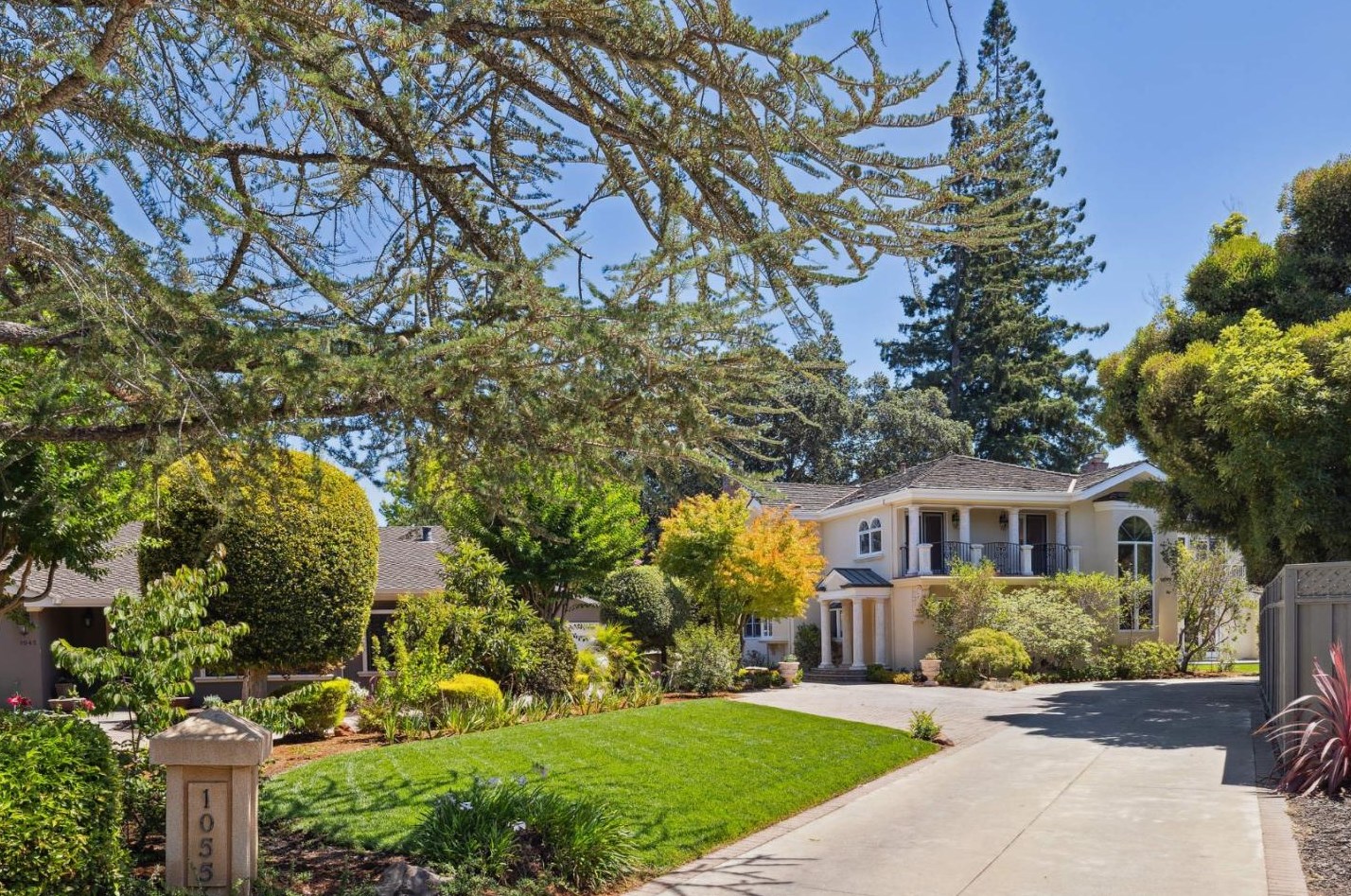 1055 Atkinson Ln, Menlo Park, CA 94025-6132