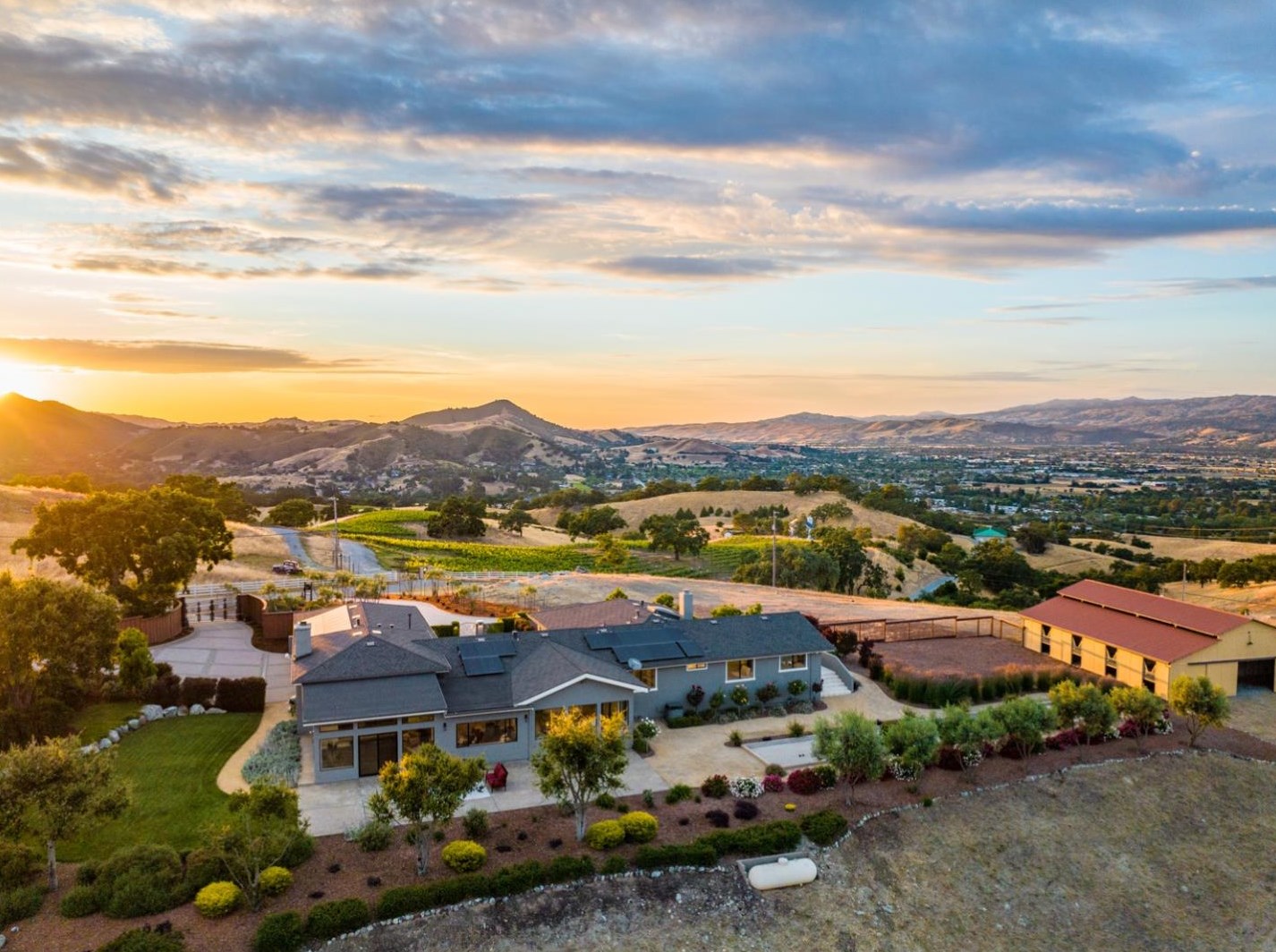 1960 Hayes Ln, San Martin, CA 95046