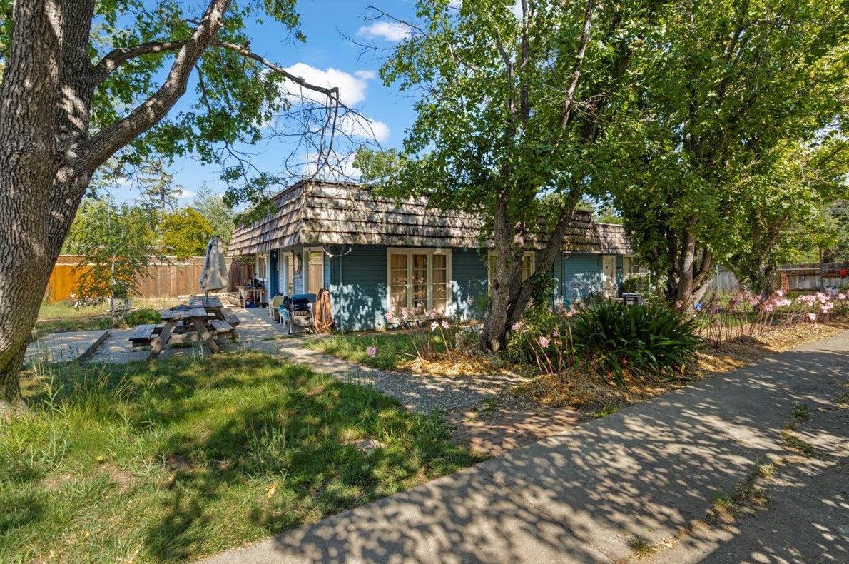16310 Shannon Rd, Los Gatos, CA 95032-4733