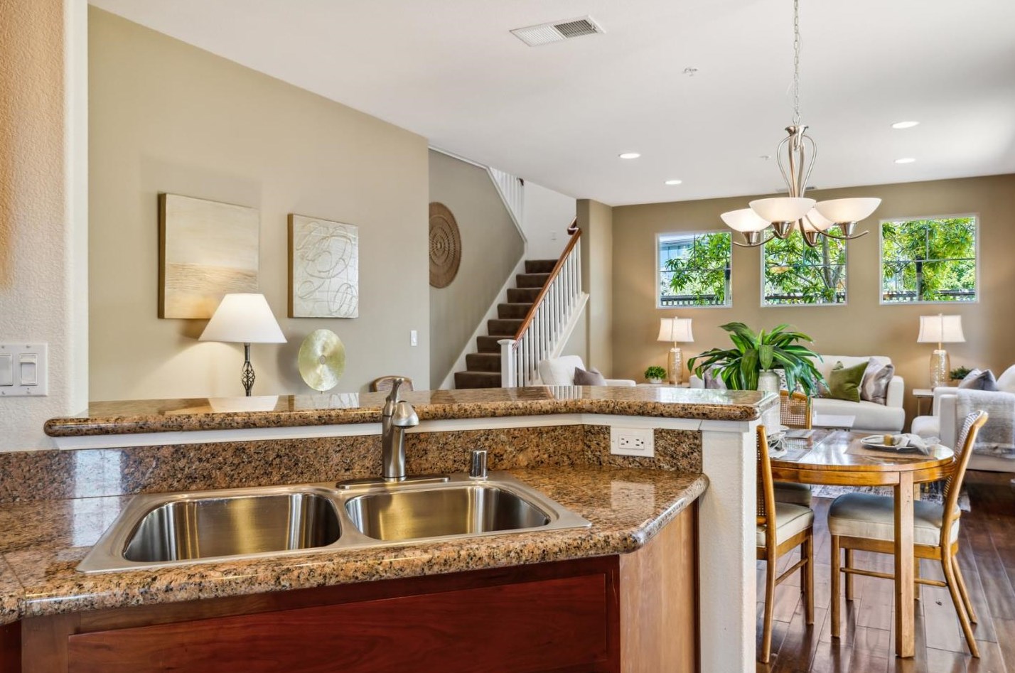 529 Sandlewood St, Menlo Park CA  94025-1379 exterior