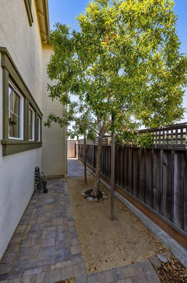 529 Sandlewood St, Menlo Park CA  94025-1379 exterior