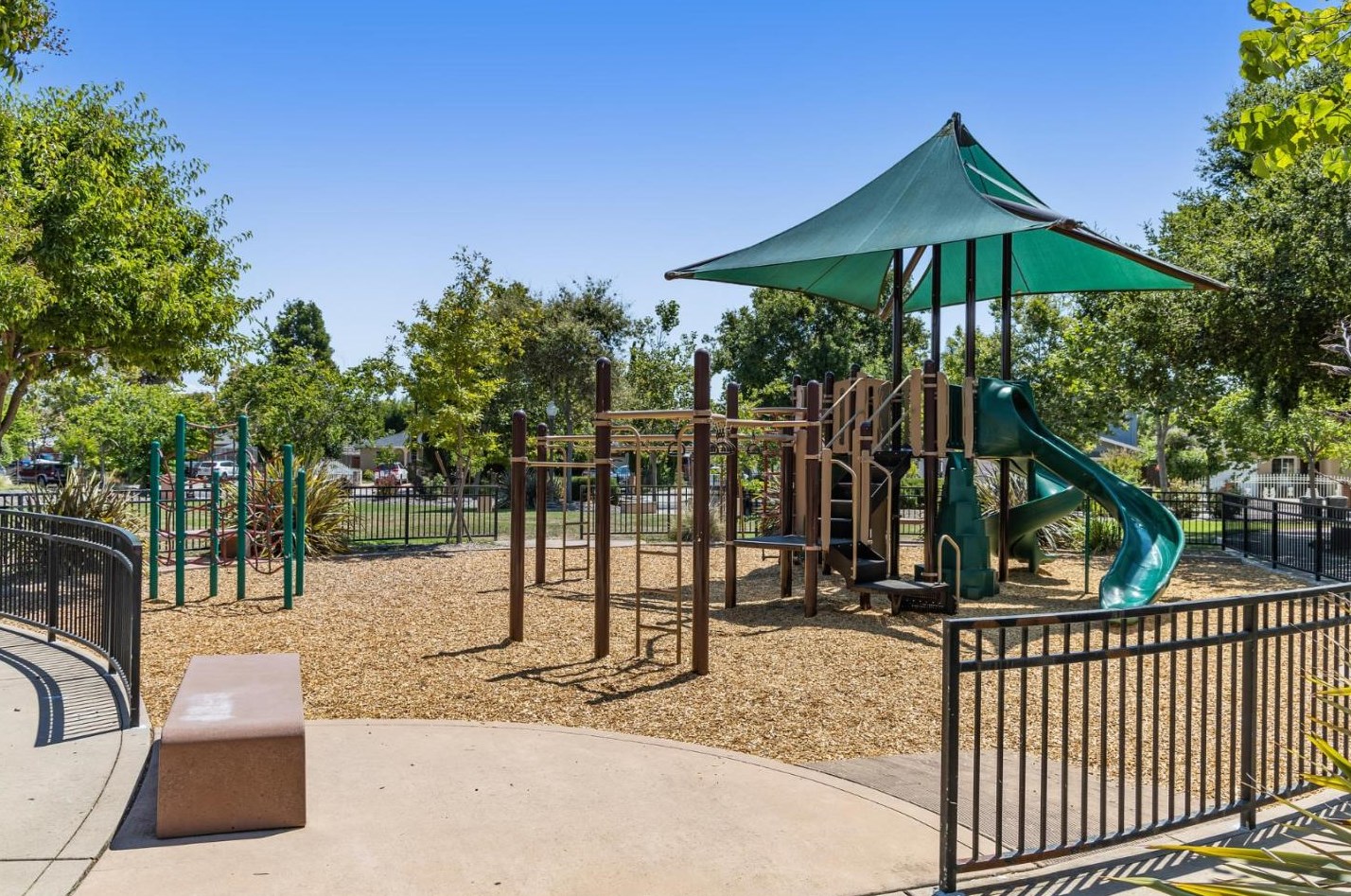 529 Sandlewood St, Menlo Park CA  94025-1379 exterior