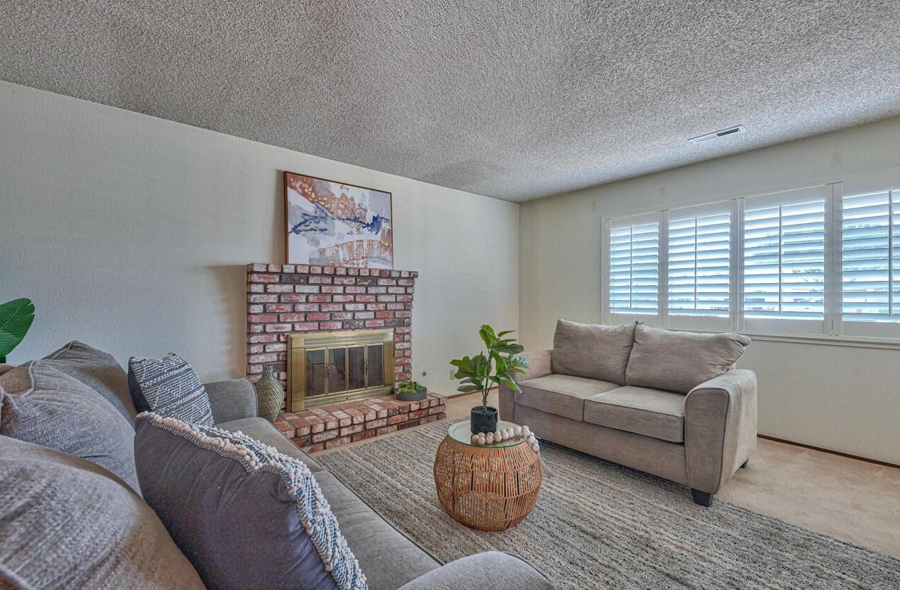 1028 Larkin Cir, Salinas, CA 93907-1920