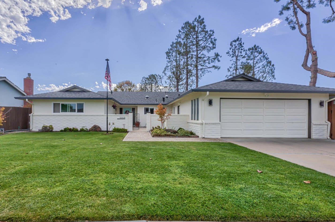 1008 Briarwood Pl, Salinas, CA 93901-1807