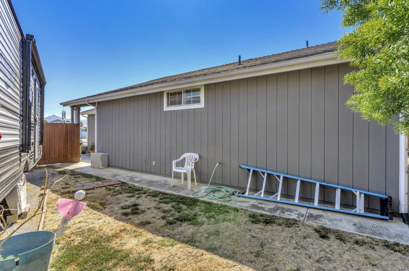 161 Sierra Ct, Hollister CA  95023-3045 exterior
