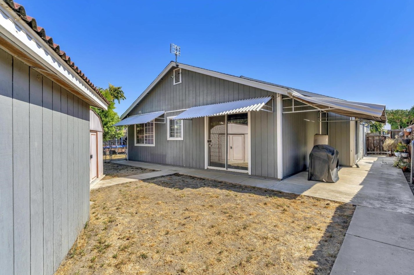 161 Sierra Ct, Hollister CA  95023-3045 exterior
