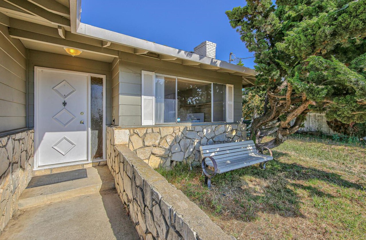 19360 Bellinzona Ave, Salinas, CA 93906-1245