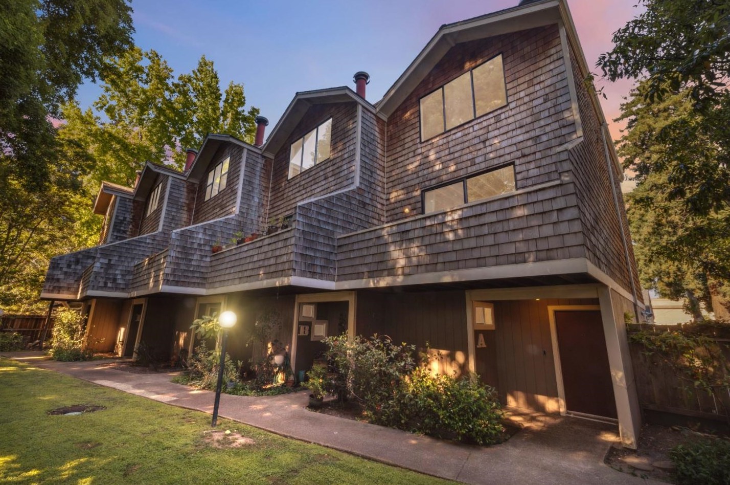 134 Blaine St, Santa Cruz, CA 95060-2868