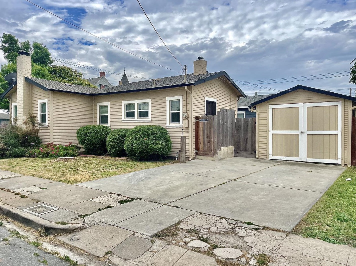 119 E San Luis St, Salinas, CA 93901