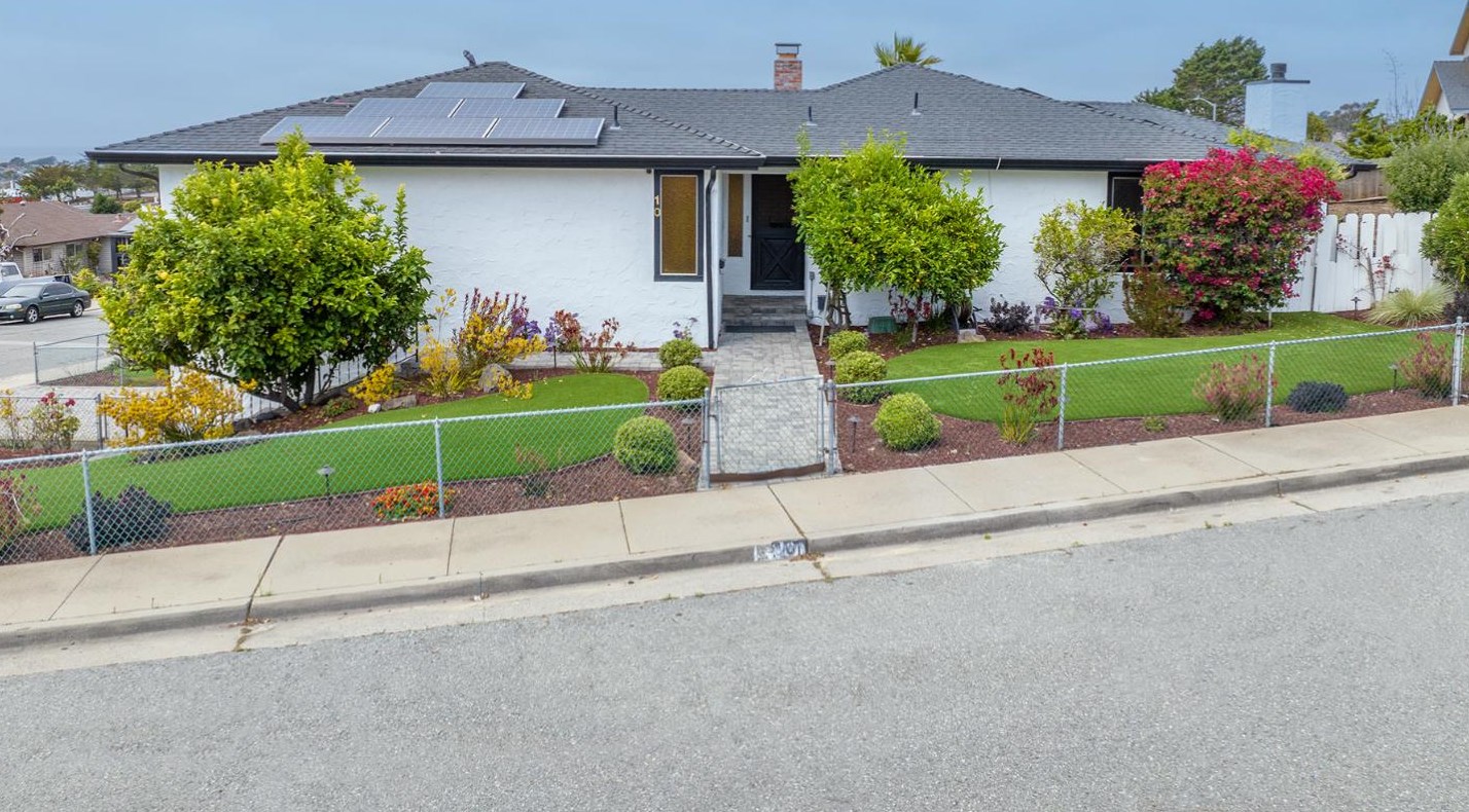 10 Athens Ct, Seaside, CA 93955-4607