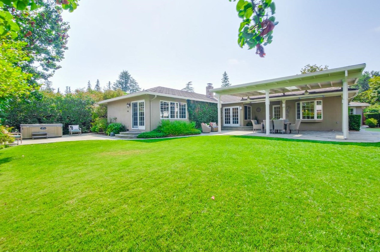 23 Carriage Ct, Los Altos CA  94022-1773 exterior