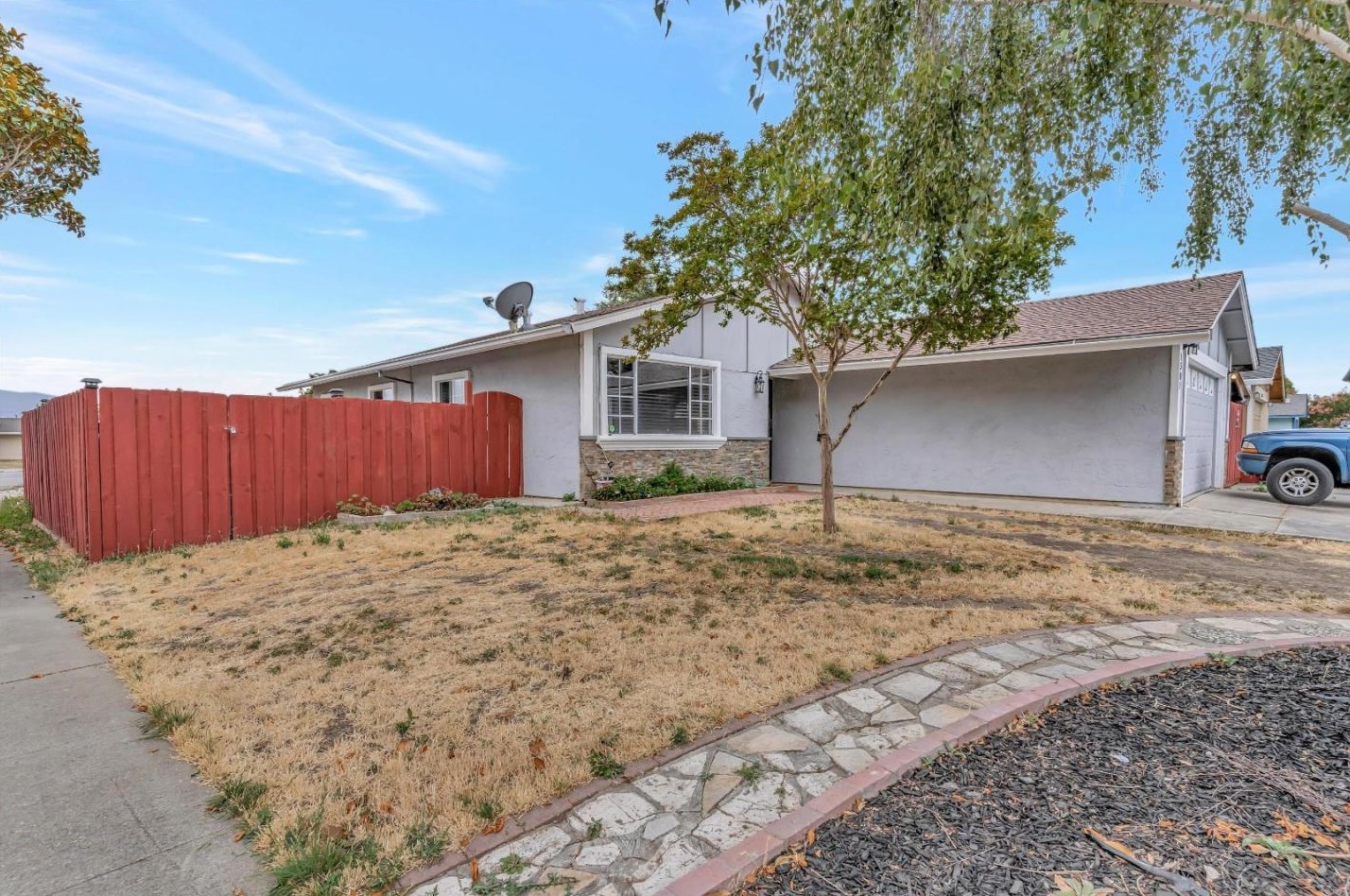 1301 Buena Vista Rd, Hollister, CA 95023