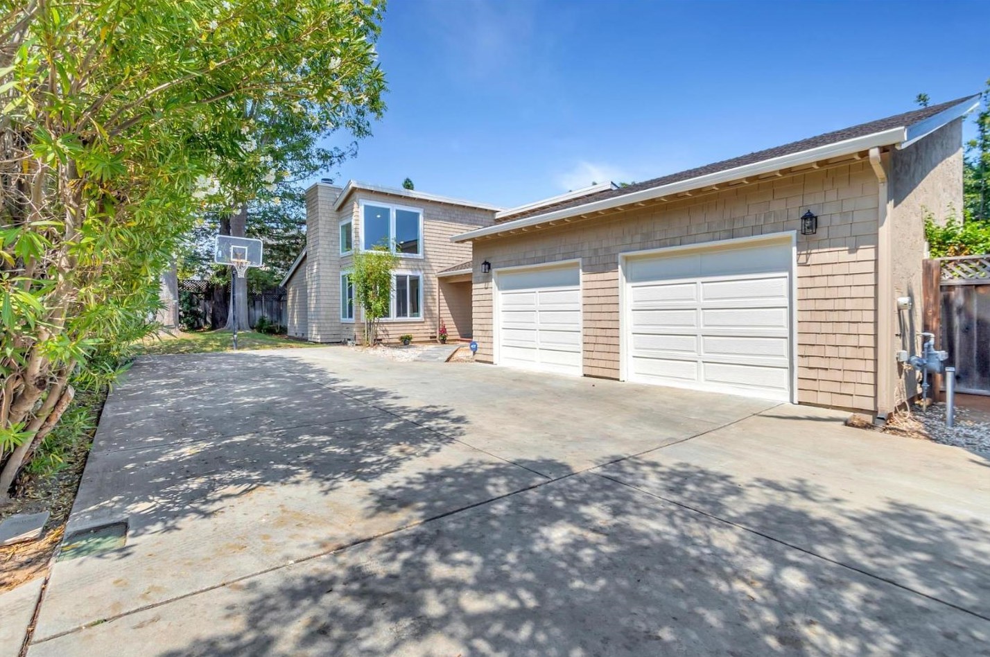 21831 Mcclellan Rd, Cupertino, CA 95014-4056