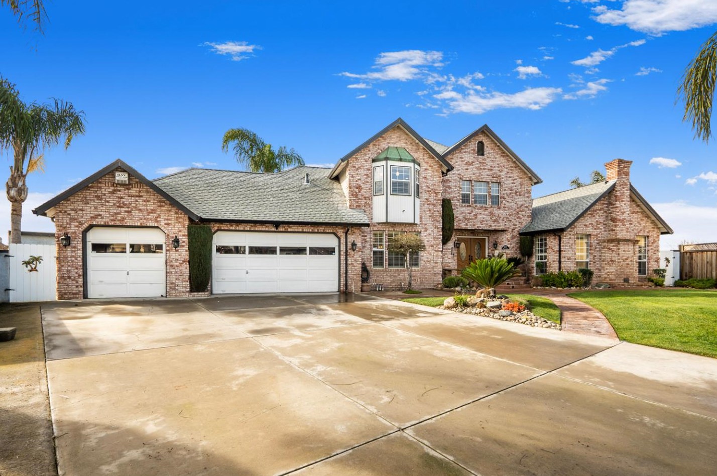 411 Bluff Ct, Los Banos, CA 93635