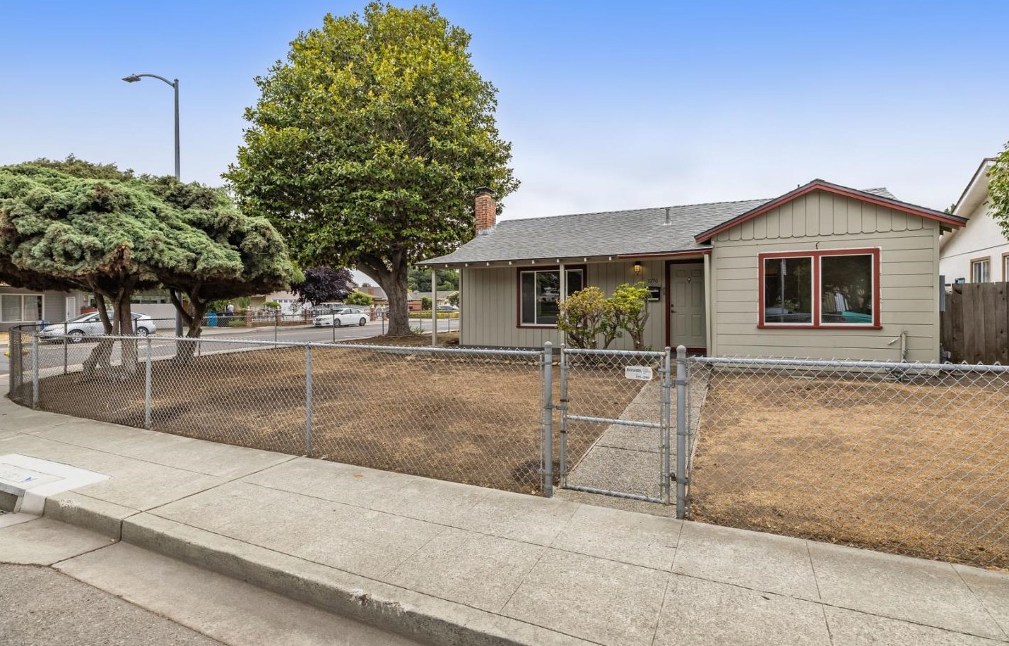 1090 Weeks St, Palo Alto, CA 94303