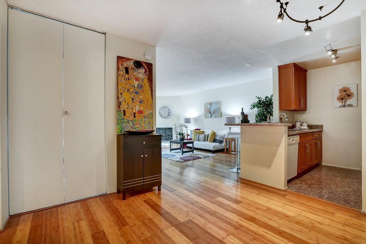 381 Half Moon Ln 305, Daly City, CA 94015