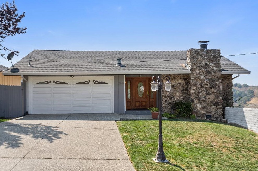 2943 Monte Cresta Dr, Belmont, CA 94002