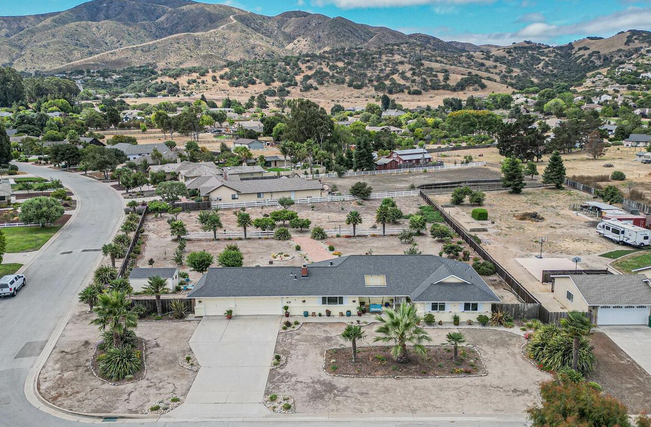 18640 Ranchito Del Rio Dr, Salinas, CA 93908-9679
