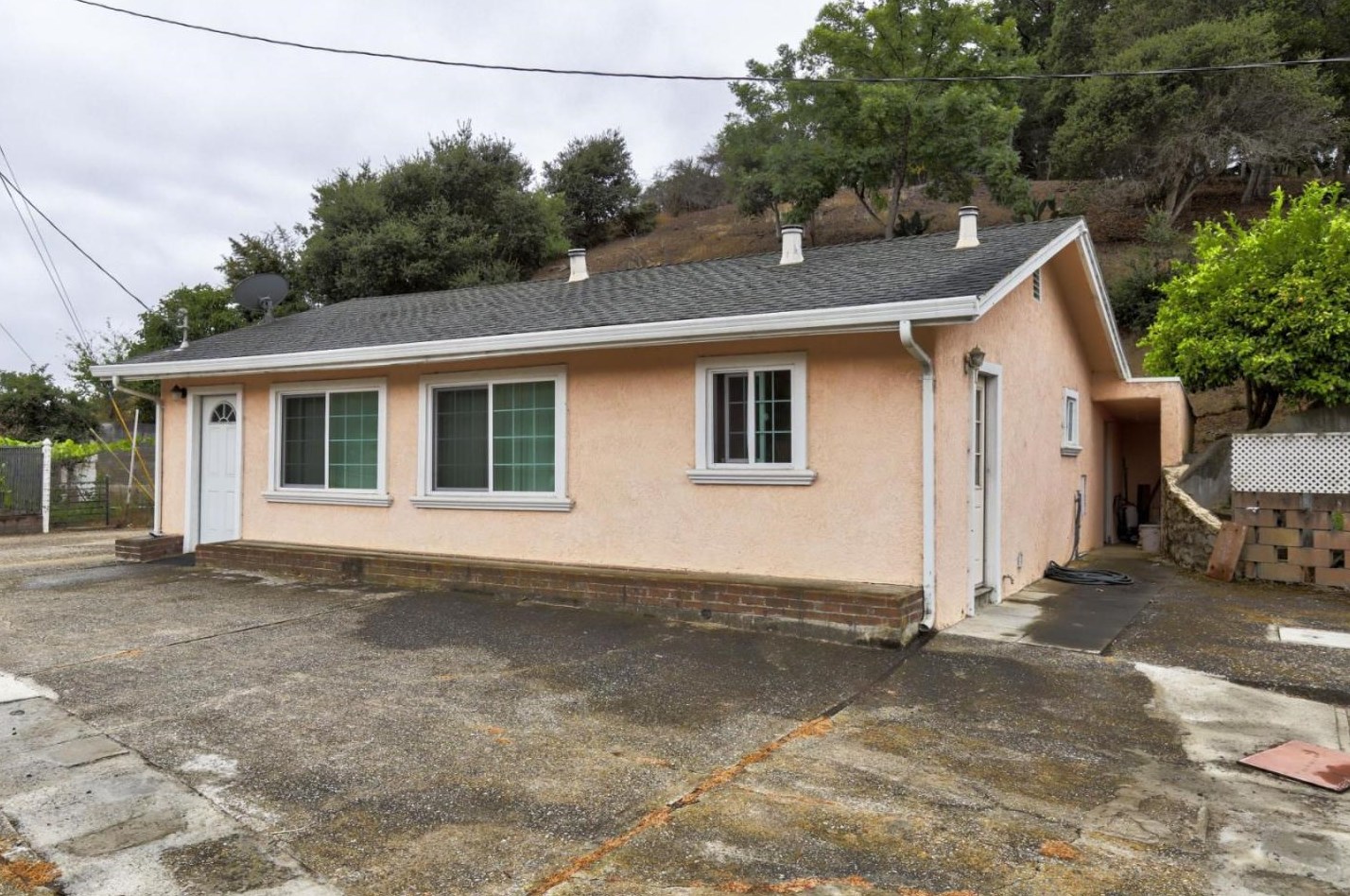 746 Echo Valley Rd, Salinas, CA 93907