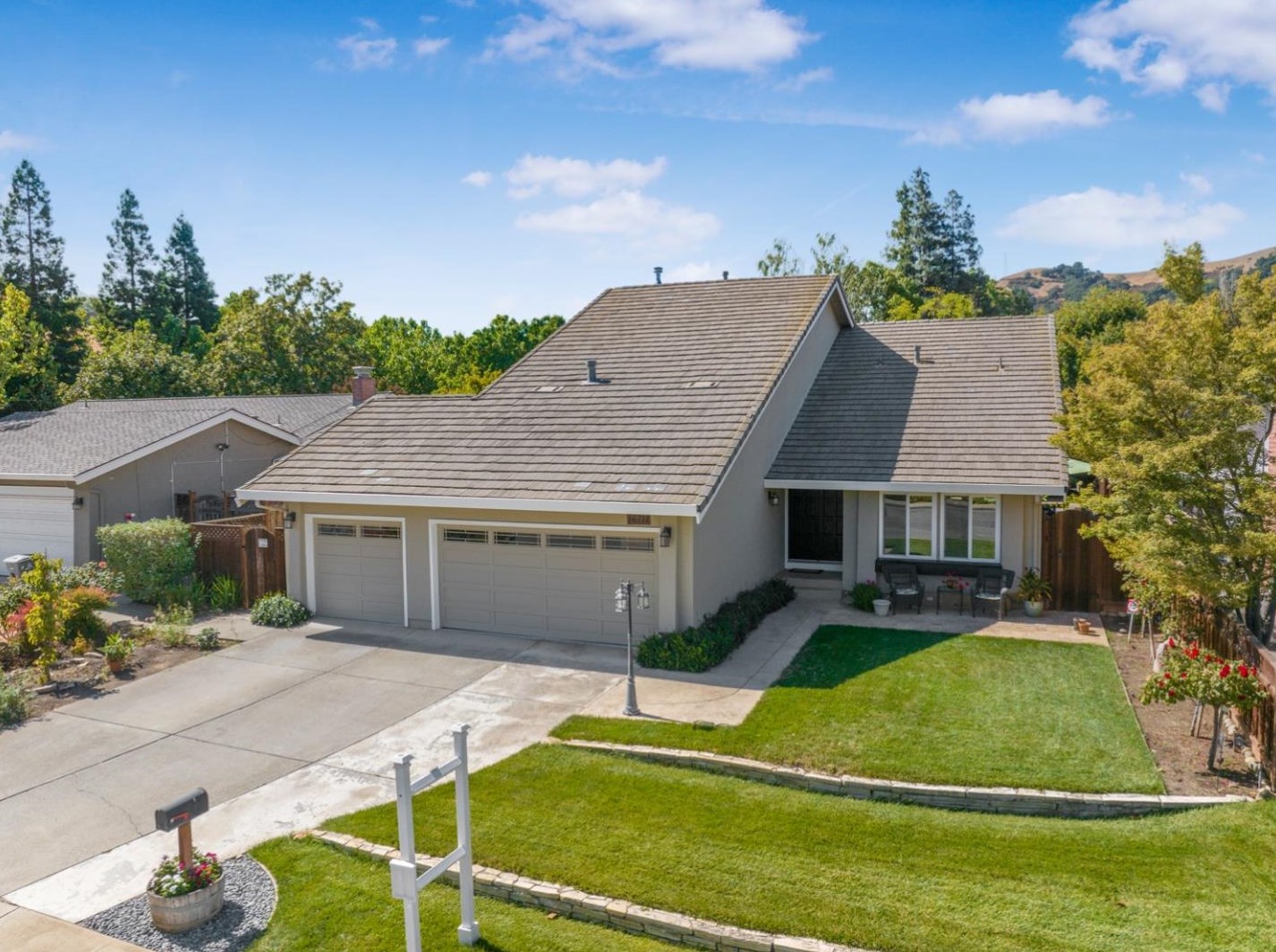 16711 Willowcreek Dr, Morgan Hill, CA 95037