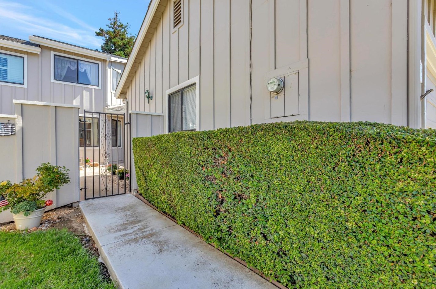 672 Helen Dr, Hollister, CA 95023