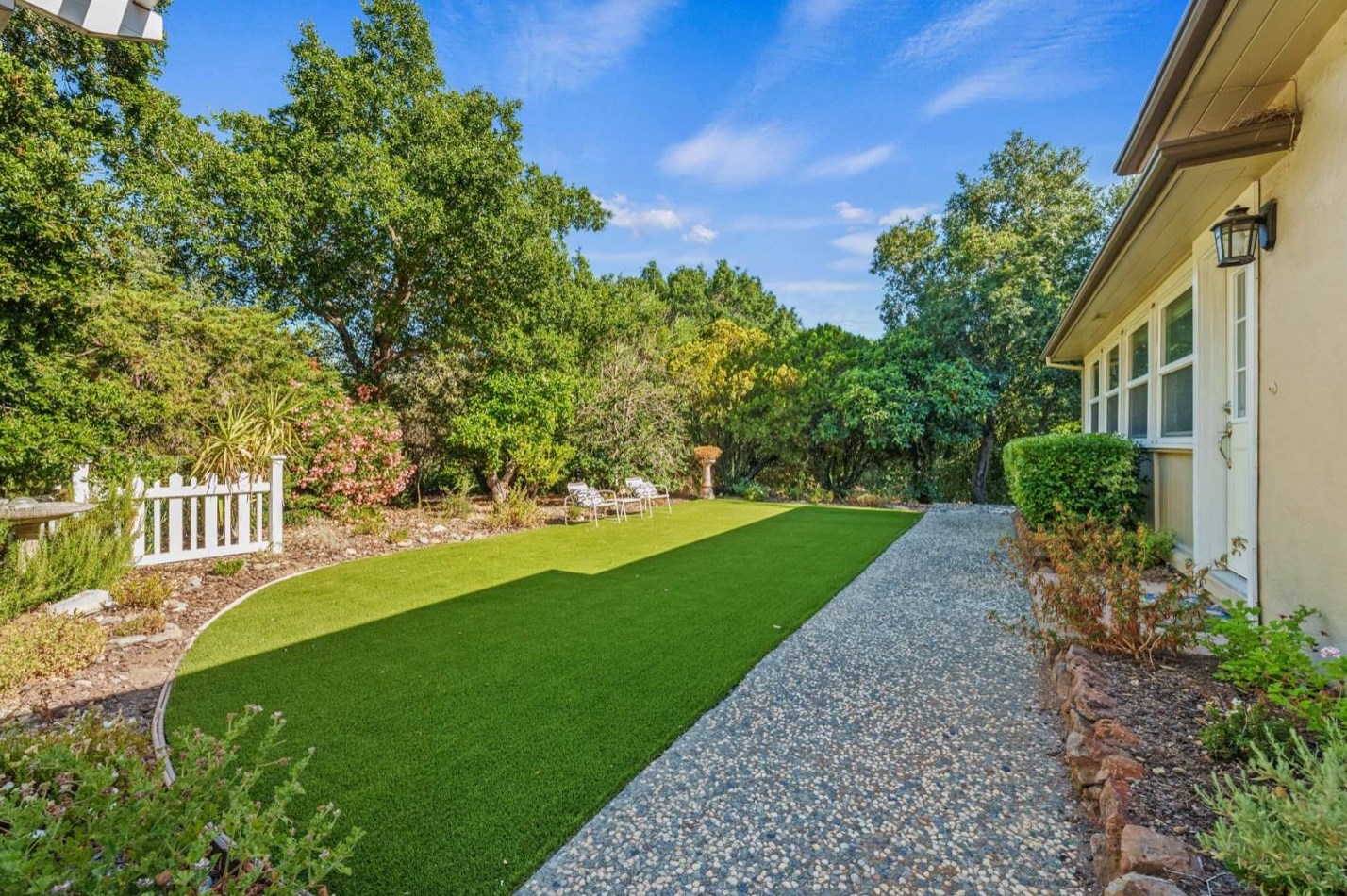 18470 Sobey Rd, Saratoga, CA 95070
