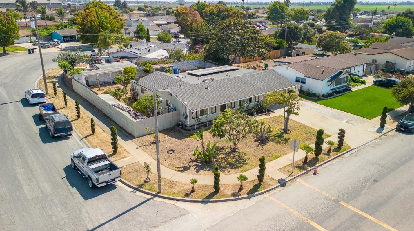 324 Bollenbacher Dr, Salinas, CA 93906-1310