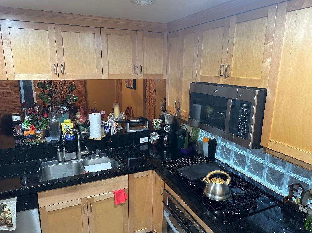 1960 Bradbury St, Salinas, CA 93906-4695