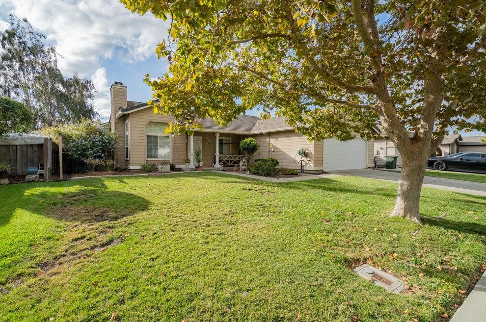 920 Joe Borovich Dr, Hollister, CA 95023