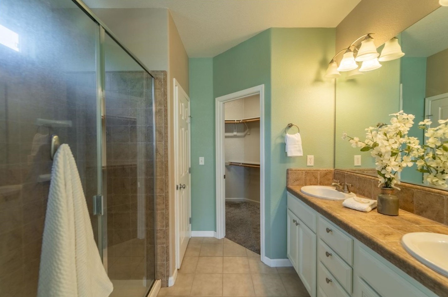 2275 Ravenbrook Ln, Manteca CA  95336-8329 exterior