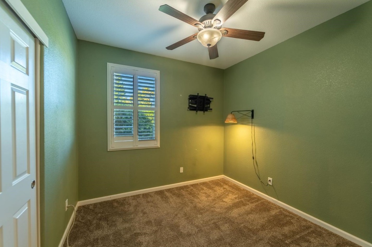 2275 Ravenbrook Ln, Manteca CA  95336-8329 exterior