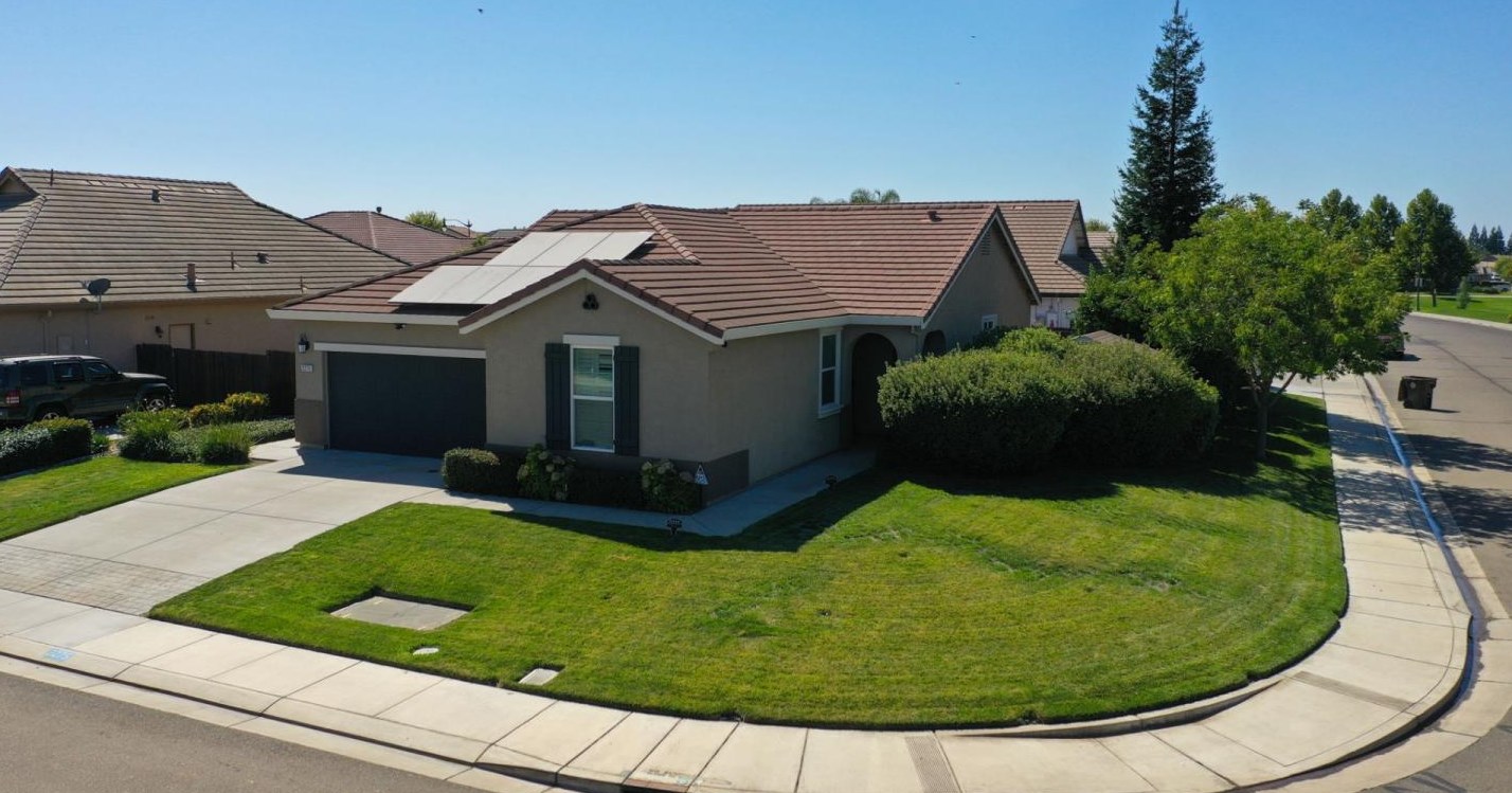 2275 Ravenbrook Ln, Manteca CA  95336-8329 exterior
