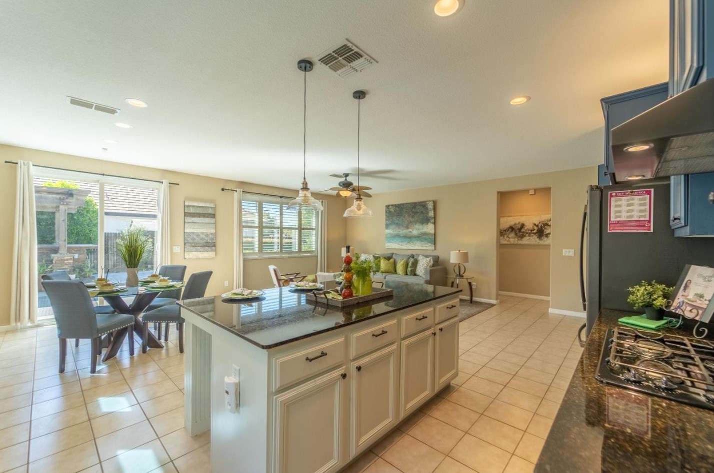 2275 Ravenbrook Ln, Manteca CA  95336-8329 exterior