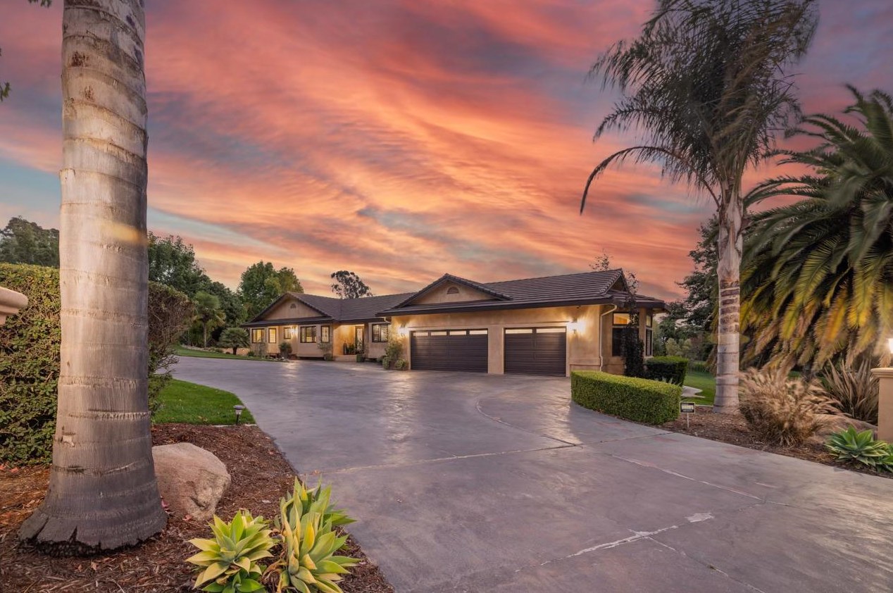 17520 Foothill Cir, Salinas, CA 93908