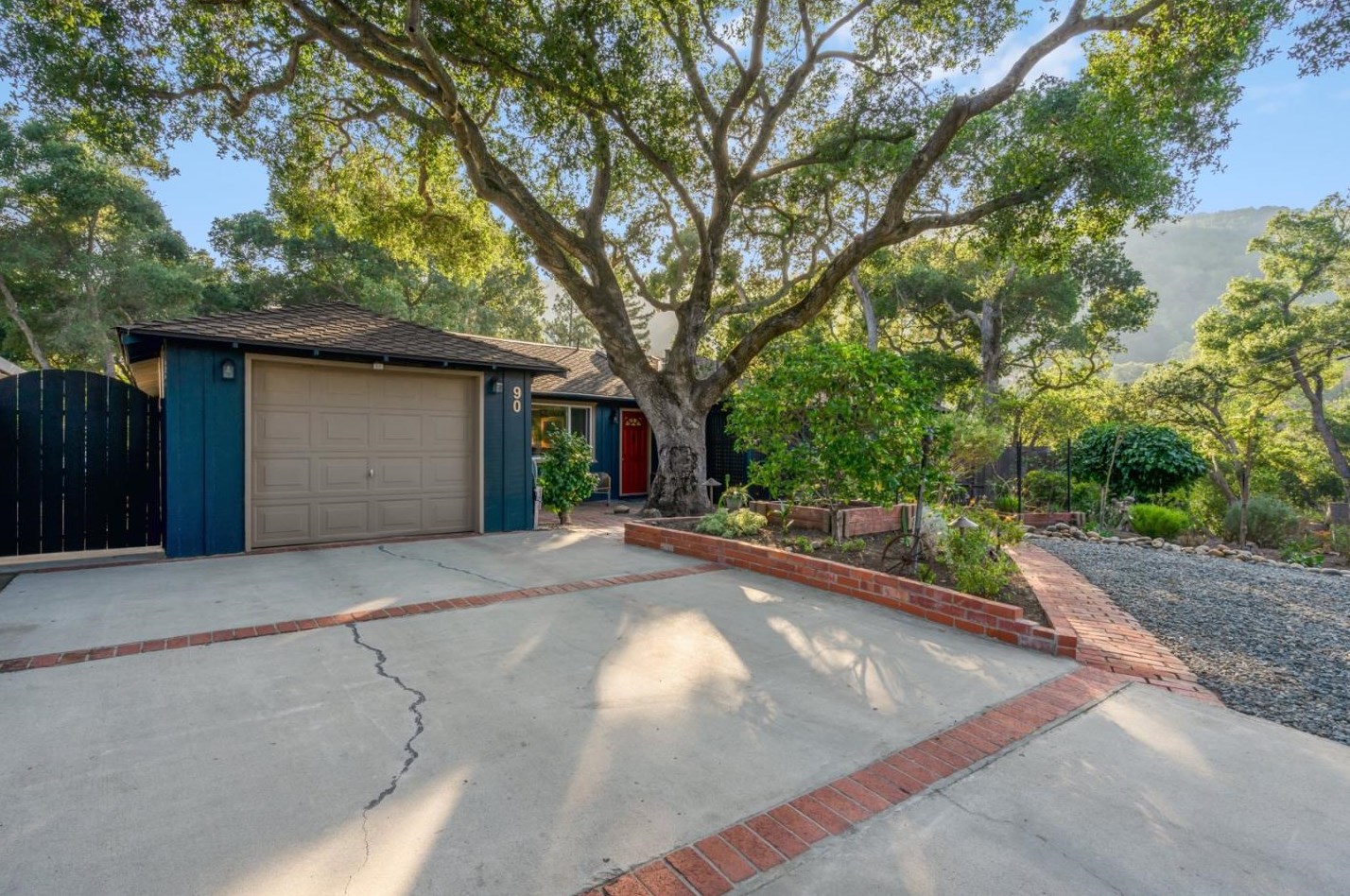 90 Oak Grove Ave, Los Gatos, CA 95030-7049
