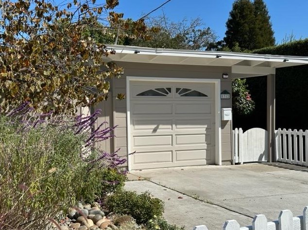 1312 Hill Ave, Menlo Park, CA 94025-1220