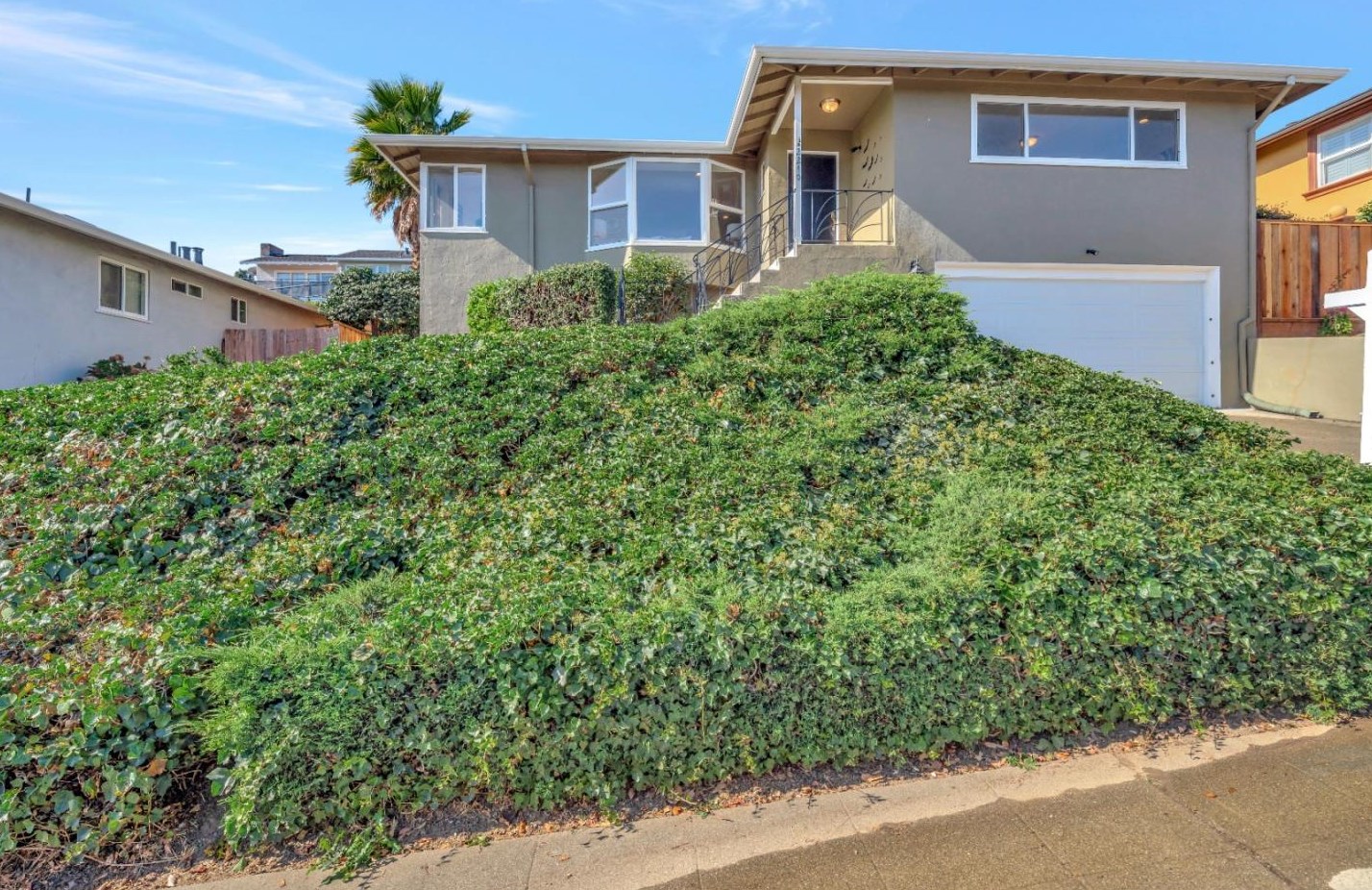 2210 Alameda De Las Pulgas, San Mateo, CA 94403-1216