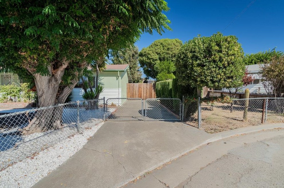 1140 Highland Dr, Hollister, CA 95023