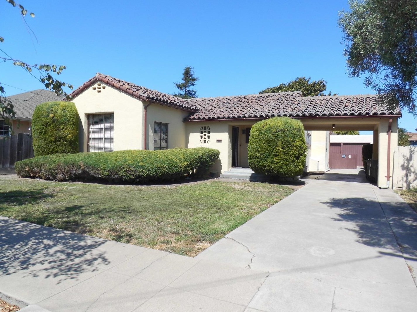 23 Chestnut St, Salinas, CA 93901-3204