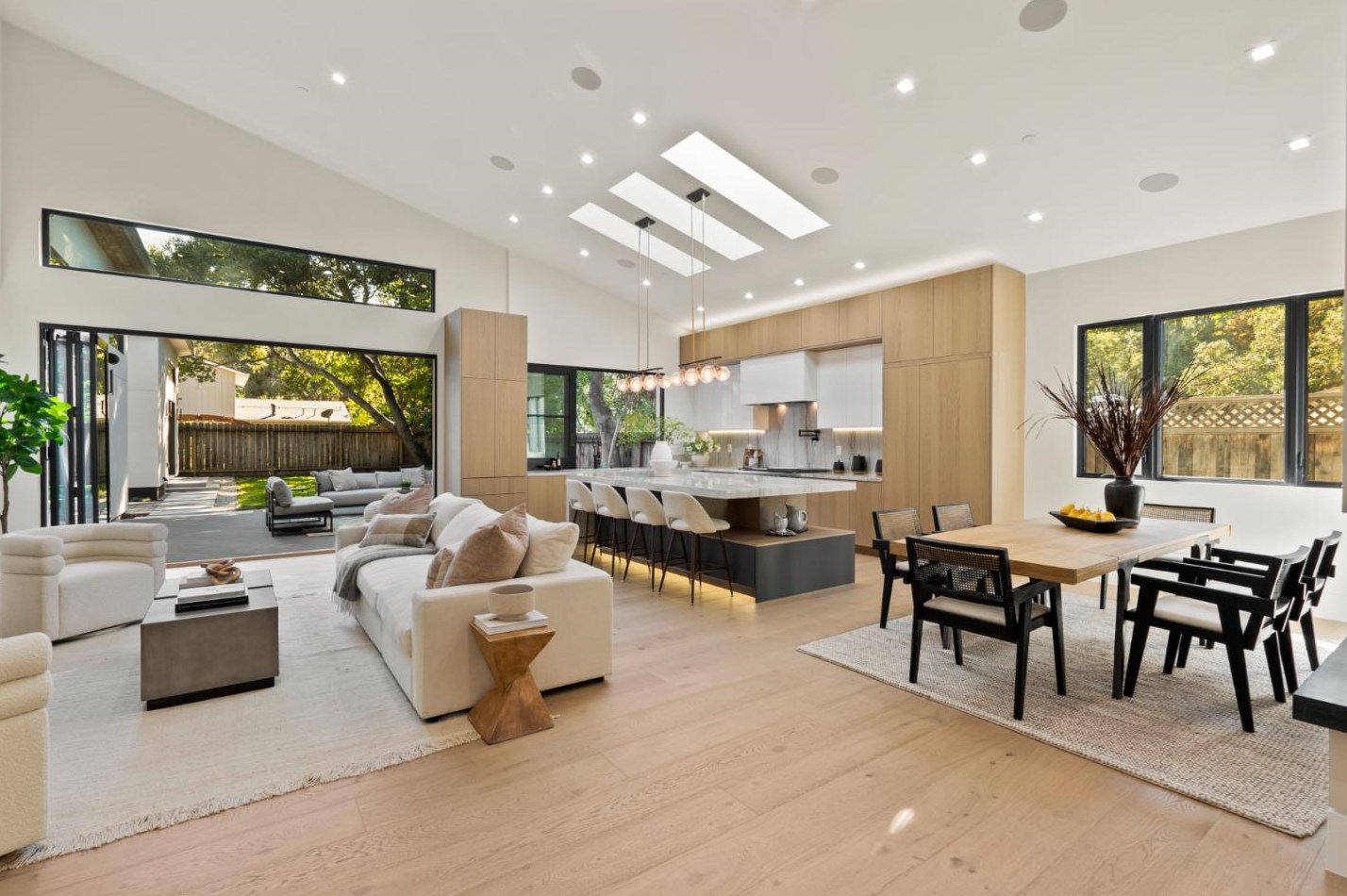 214 Oak Ct, Menlo Park, CA 94025-2839