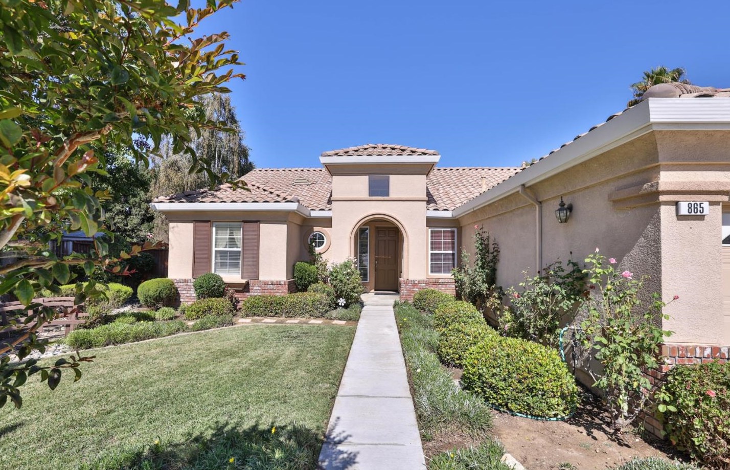 865 Quail Hollow Dr, Hollister, CA 95023